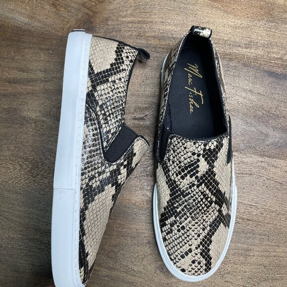 Marc Fisher Womens Casual Slip On Sneaker Flats Size 8 Snakeskin Print - Picture 2 of 8